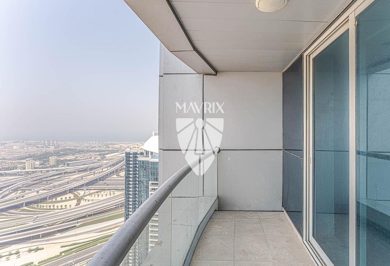 Vacant | Marina View | Penthouse | High Floor photo 2