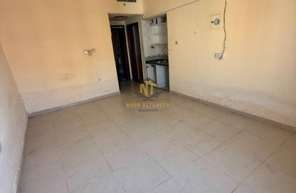 Apartment - Studio - 1 Bathroom for rent in Al Butina 9 Building - Al Butina - Sharjah Apartment - Studio - 1 Bathroom for rent in Al Butina 9 Building - Al Butina - Sharjah