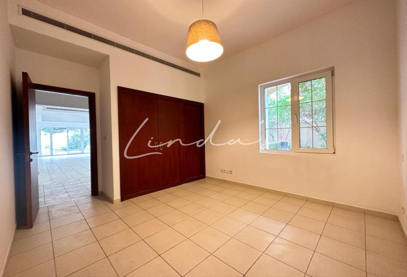 Single Row | well maintained | Prime location photo 9