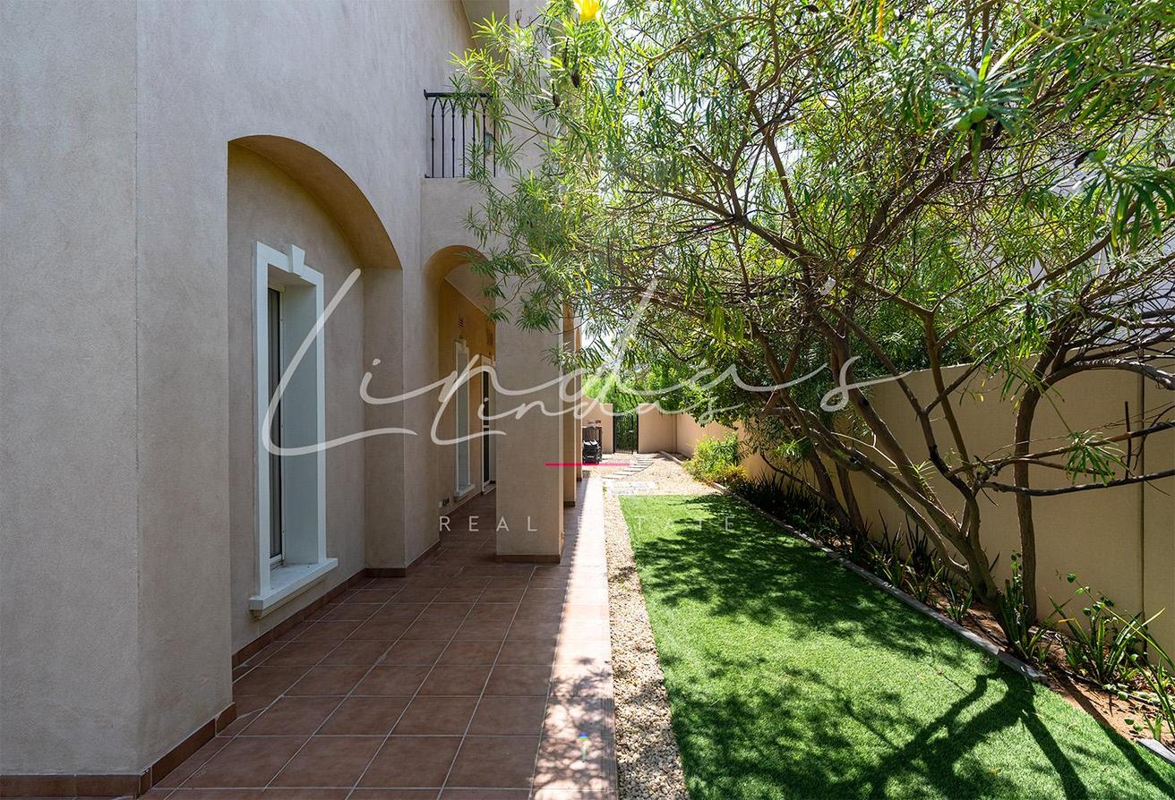 Single Row | well maintained | Prime location photo 6