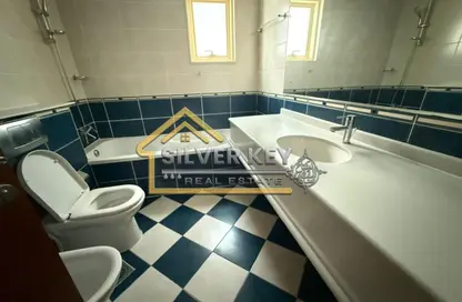 شقة - 2 غرف نوم - 2 حمامات للايجار في المجاز 3 - المجاز - الشارقة