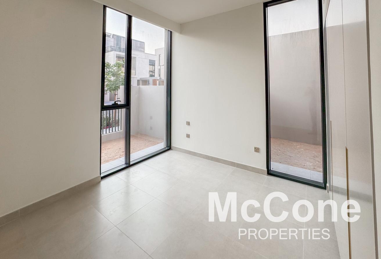 Ready Now | Best Location | Spacious photo 6