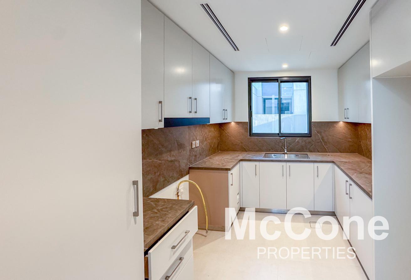 Ready Now | Best Location | Spacious photo 5