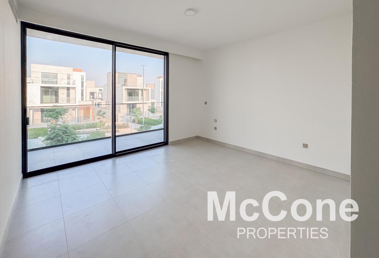 Ready Now | Best Location | Spacious photo 8