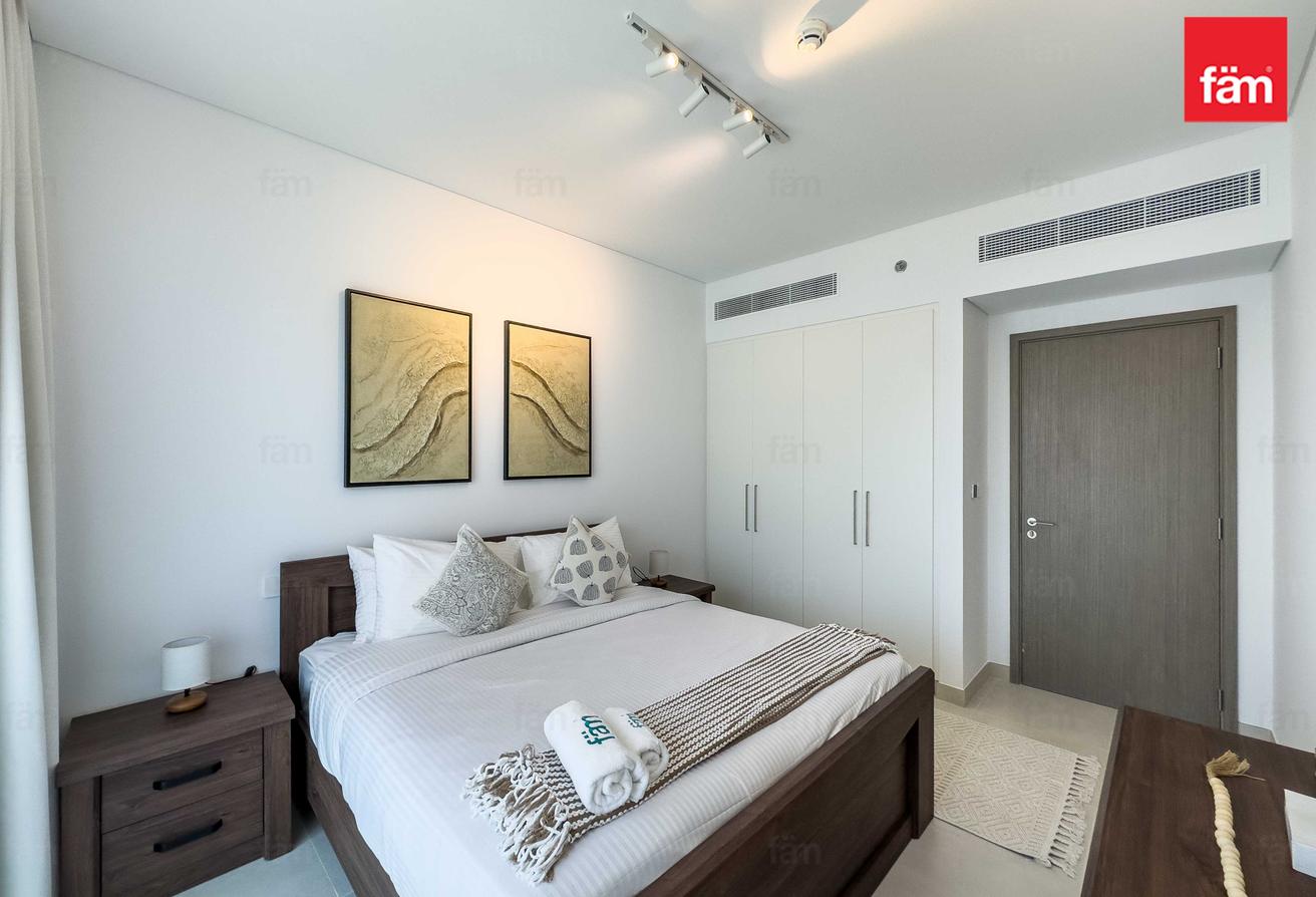 Park View | Prime Location | Luxury | Spacious photo 12