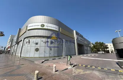 محل - استوديو - 4 حمامات للايجار في المطينة - ديرة - دبي