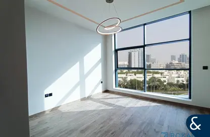 شقة - غرفة نوم - 2 حمامات للبيع في روكين جي 25 - الضاحية 10 - قرية جميرا الدائرية - دبي