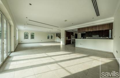 Villa - 4 Bedrooms - 4 Bathrooms for rent in District 5 - Jumeirah Park - Dubai