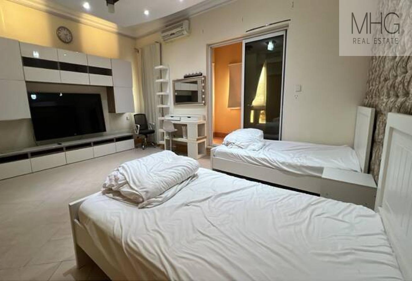 Stylish 4BR Villa | Semi-Furnished | Vacant photo 4