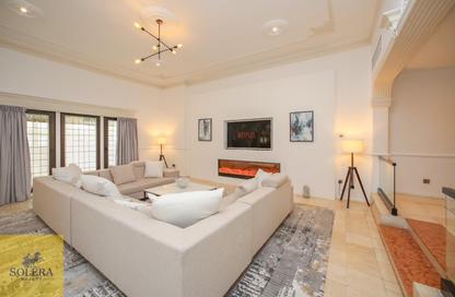 Villa - 4 Bedrooms - 5 Bathrooms for rent in Jumeirah 1 - Jumeirah - Dubai