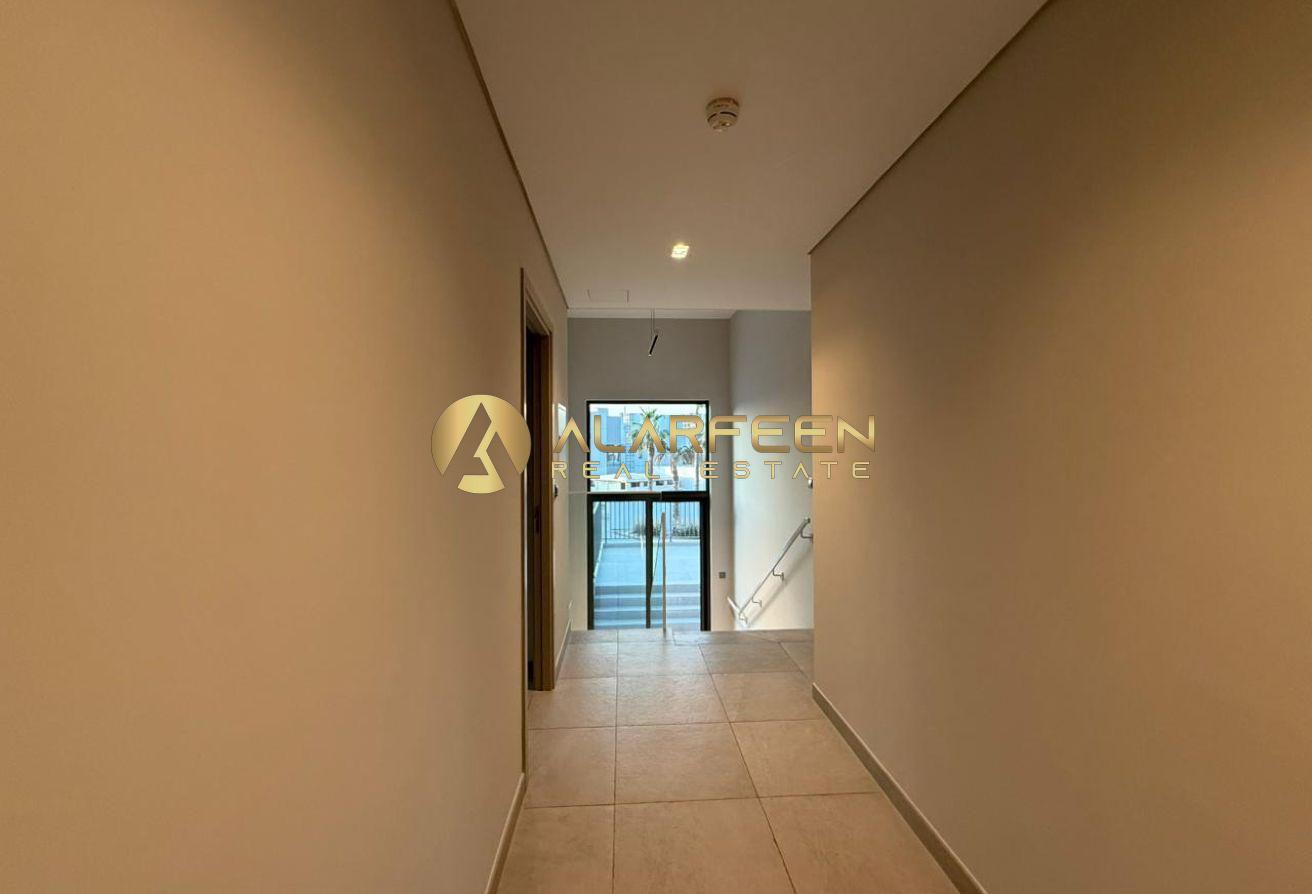 Spacious Plot | Best Location | Private Garden photo 3