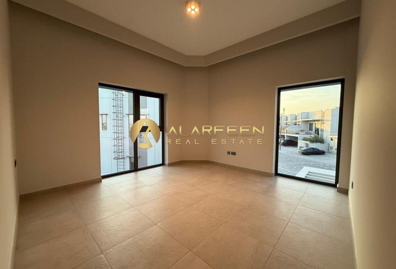 Spacious Plot | Best Location | Private Garden photo 10