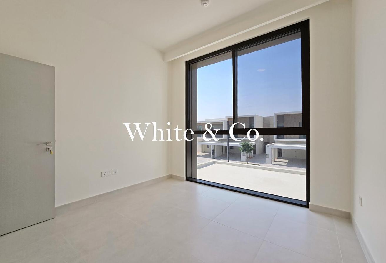 Single Row | Spacious | Ready to Move In photo 9