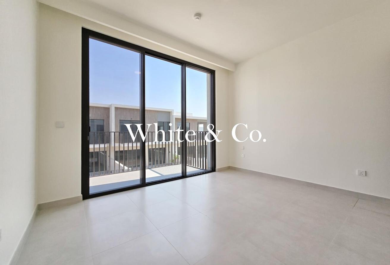 Single Row | Spacious | Ready to Move In photo 15