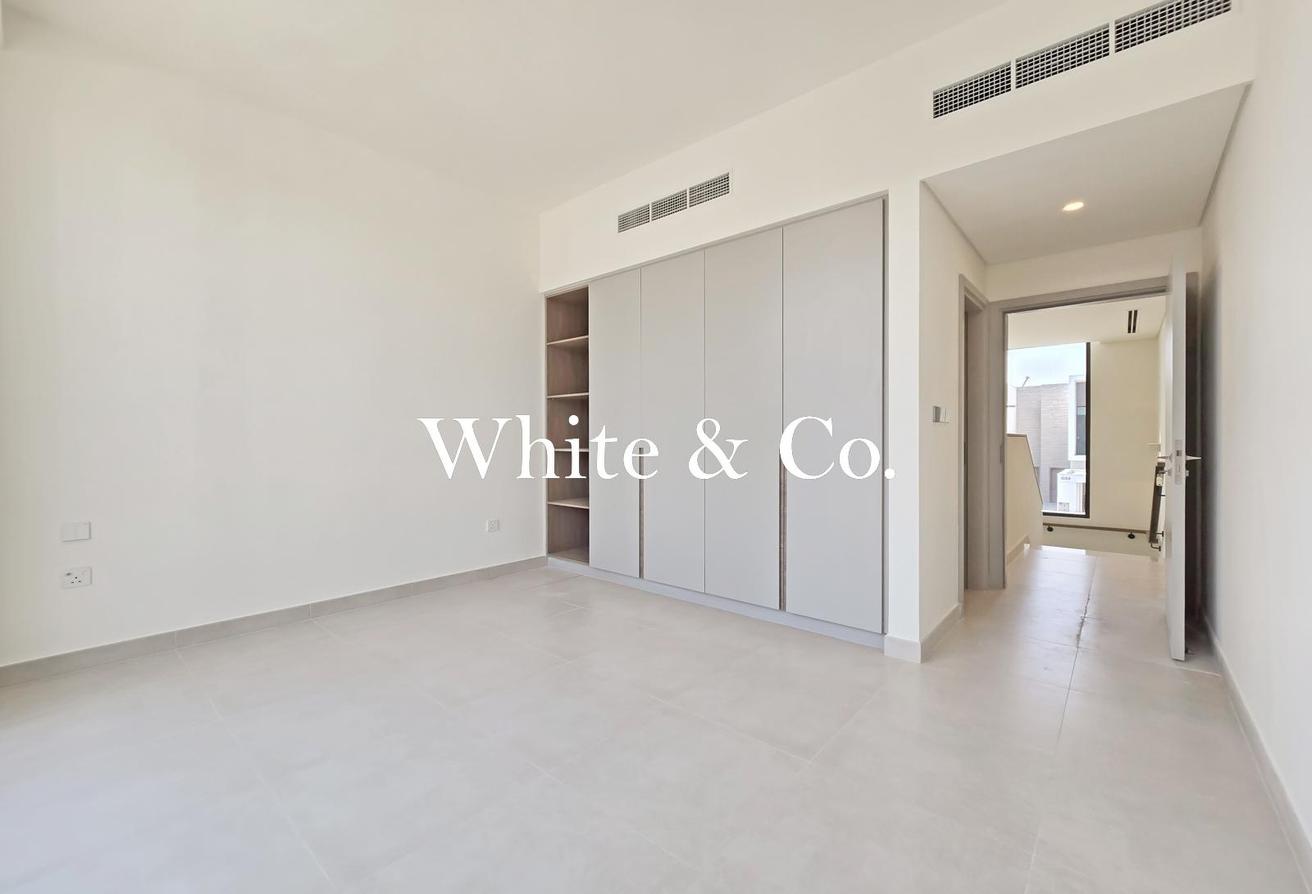 Single Row | Spacious | Ready to Move In photo 16