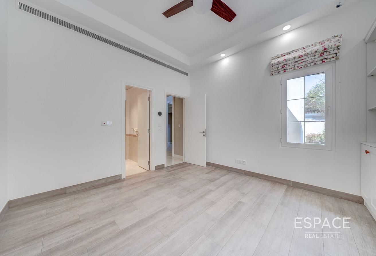 Upgraded | Extended | Immaculate Condition photo 9