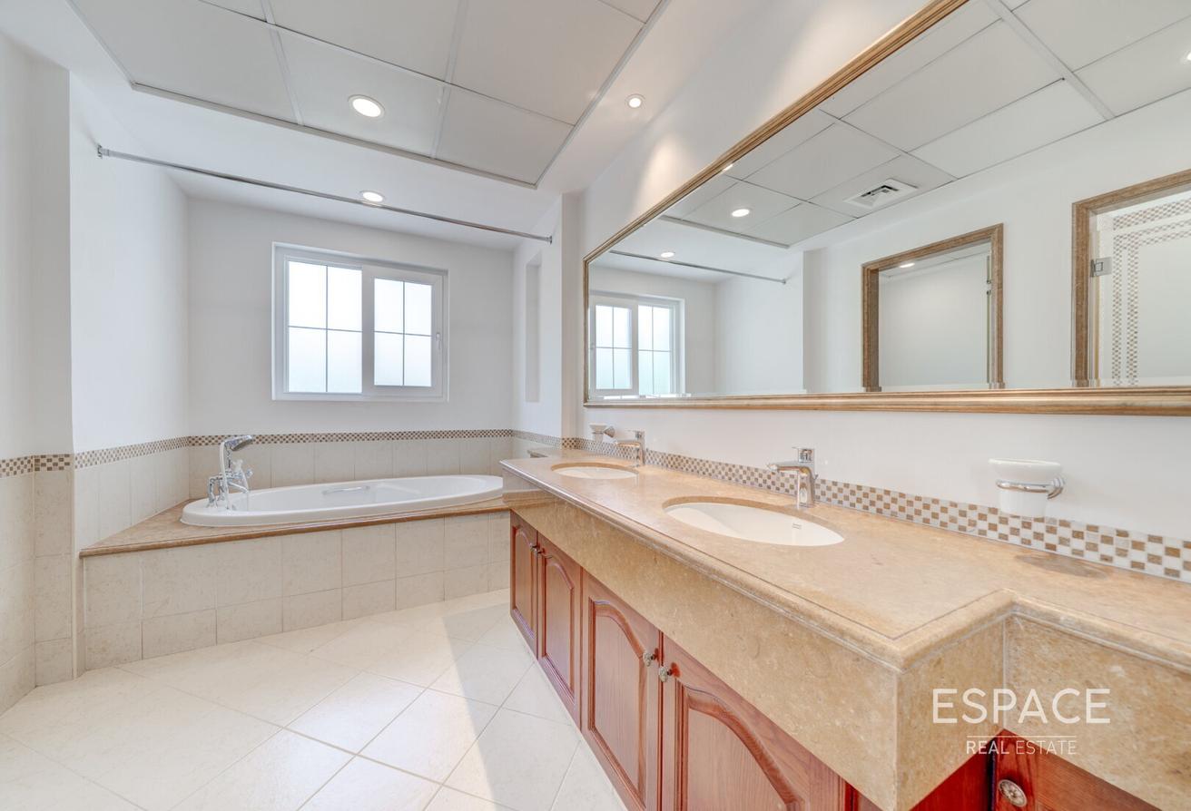 Upgraded | Extended | Immaculate Condition photo 15