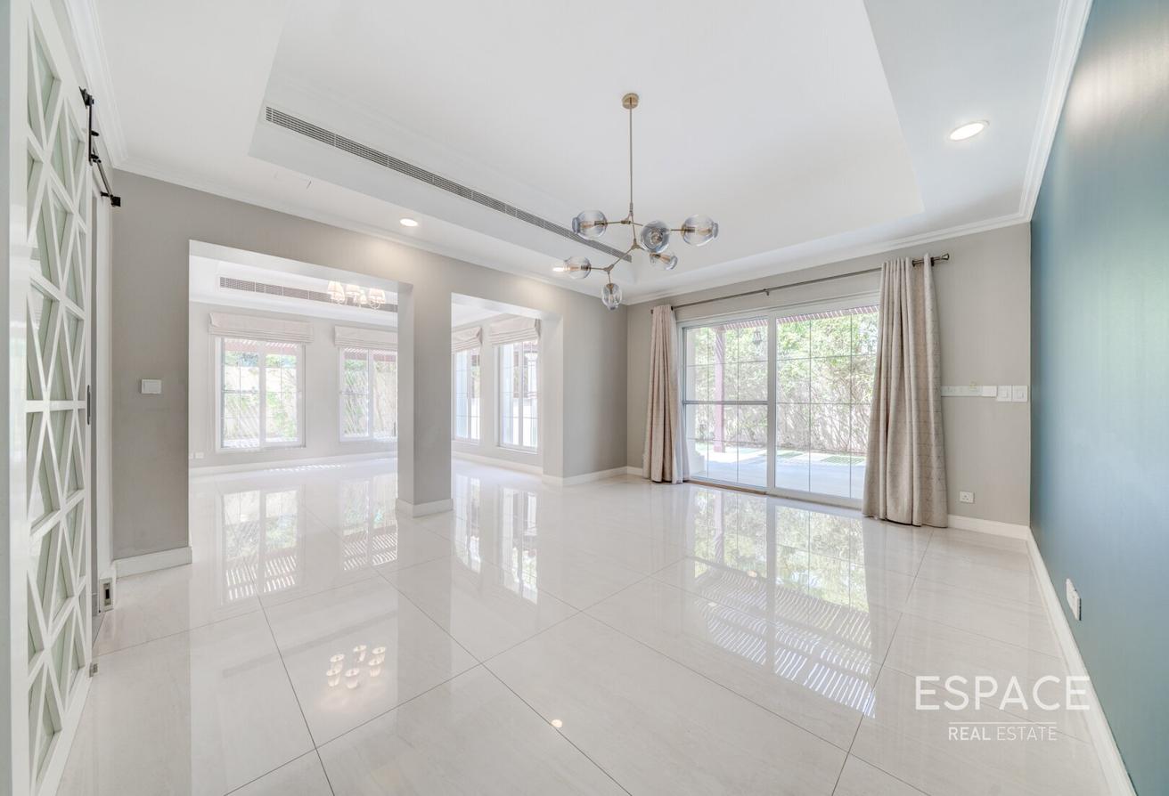 Upgraded | Extended | Immaculate Condition photo 4