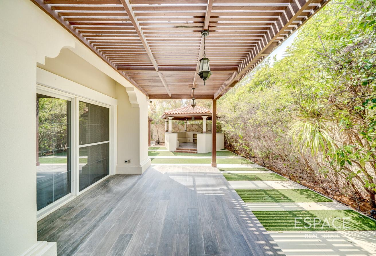 Upgraded | Extended | Immaculate Condition photo 18