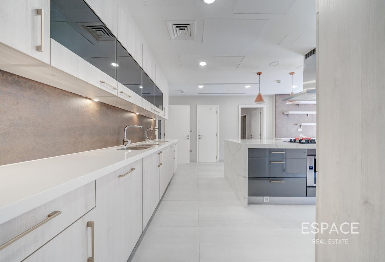 Upgraded | Extended | Immaculate Condition photo 7
