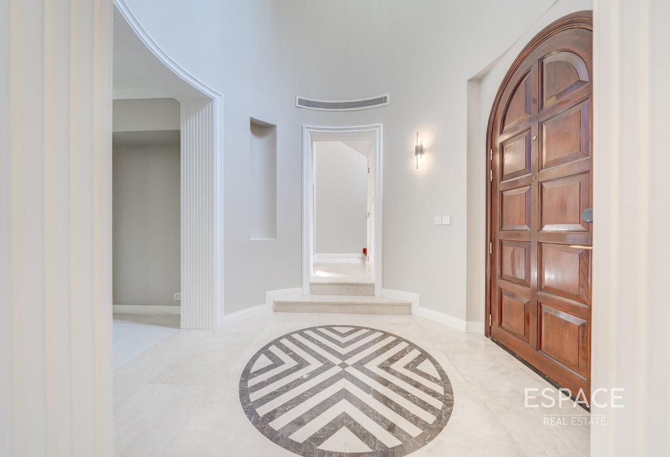 Upgraded | Extended | Immaculate Condition photo 2