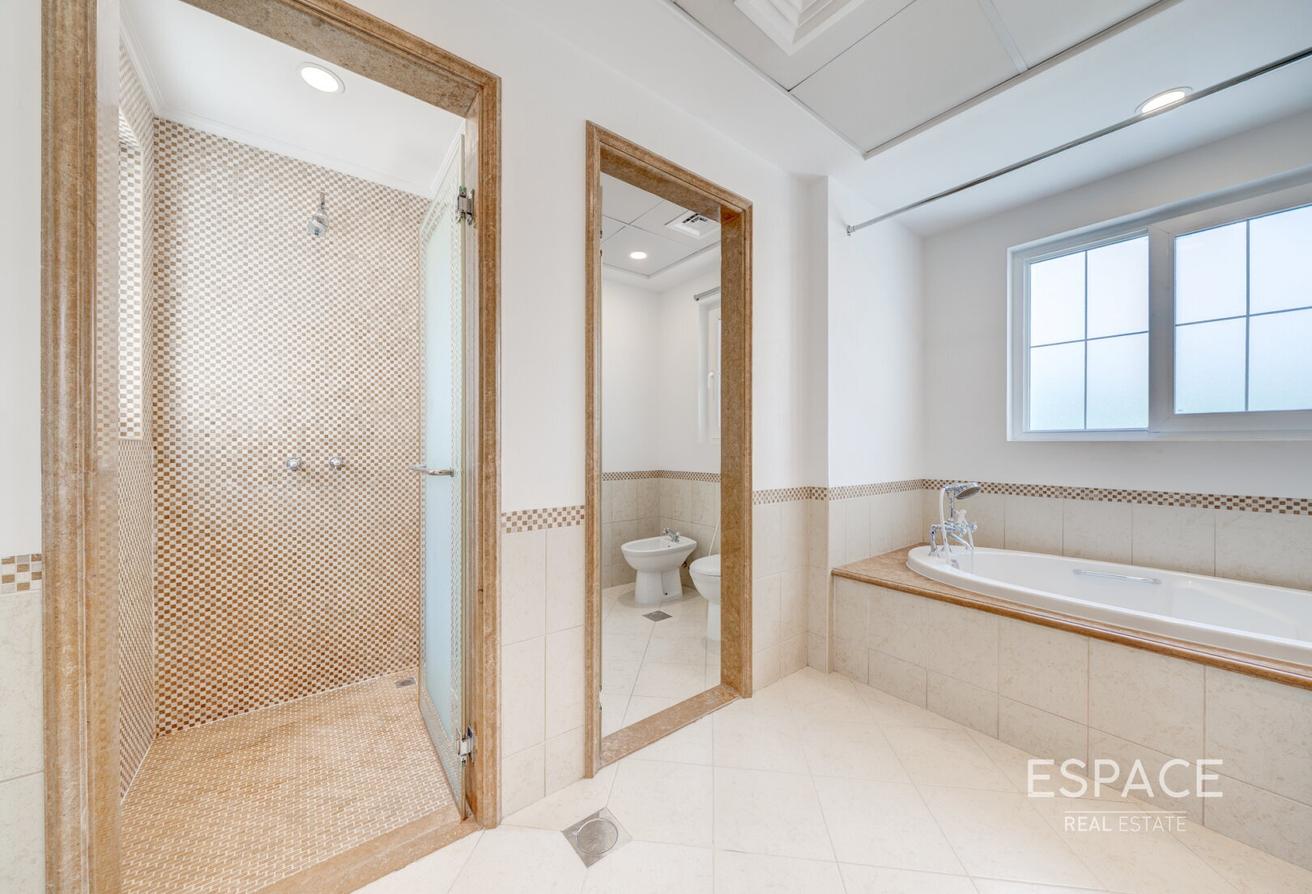 Upgraded | Extended | Immaculate Condition photo 16