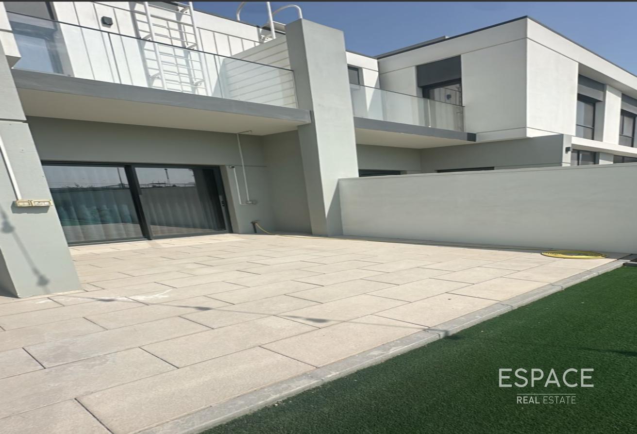 UPGRADED | VACANT | LANDSCAPED | 3BR photo 2