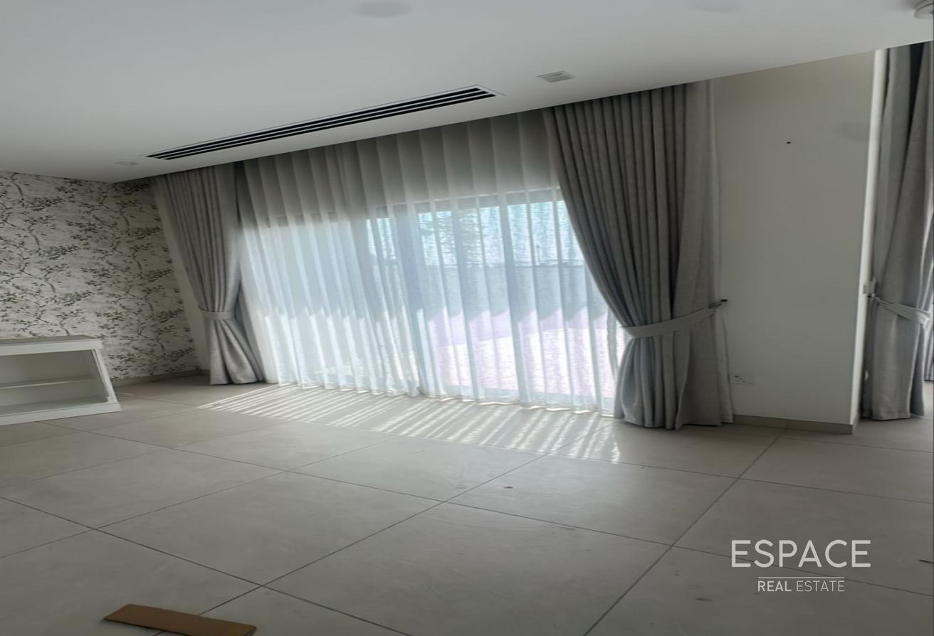UPGRADED | VACANT | LANDSCAPED | 3BR photo 3
