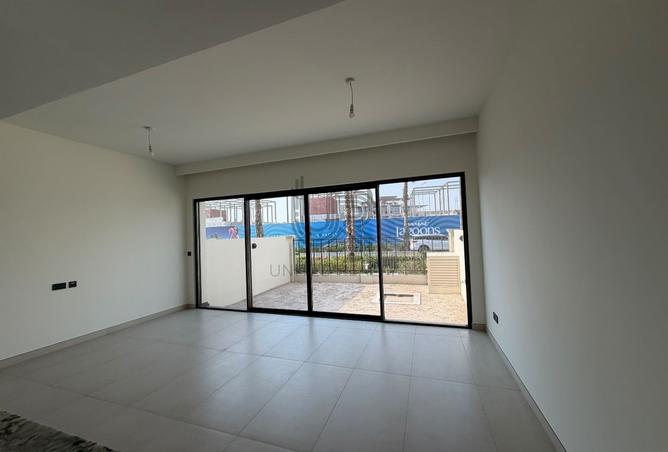 4-bed townhouse in Costa Brava 1 · Brand new — photo 2
