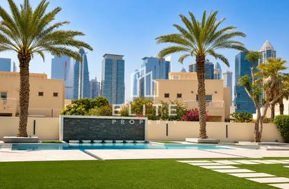 Villa - 4 Bedrooms - 5 Bathrooms for rent in Meadows 1 - Meadows - Dubai