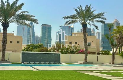 Villa - 4 Bedrooms - 5 Bathrooms for rent in Meadows 1 - Meadows - Dubai