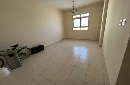 شقة - 2 غرف نوم - 2 حمامات للايجار في المجرة - الشرق - الشارقة