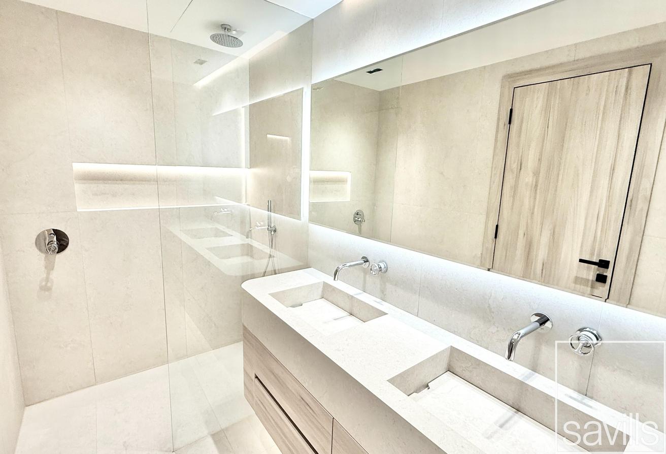 Penthouse | Upgraded | Unfurnished photo 14