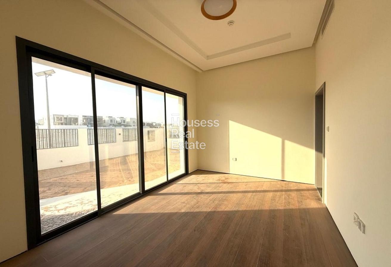Brand New | | Private Pool | Vacant photo 9