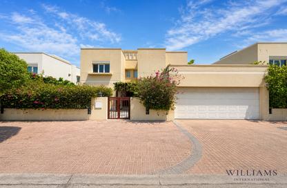Villa - 4 - 4 for sale in Meadows 2 - Meadows - Dubai