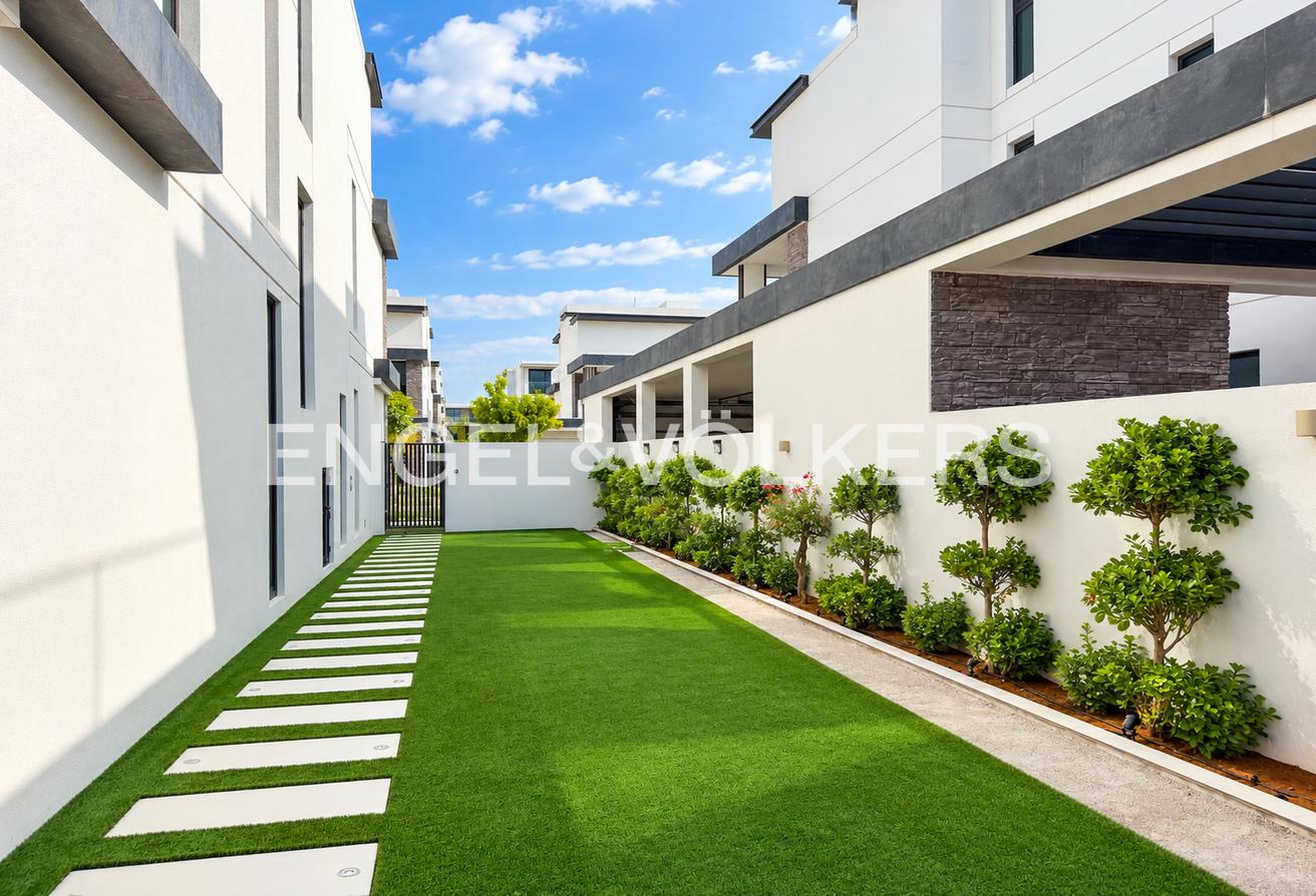 Resort Style | Private Elevator | Large Plot photo 4