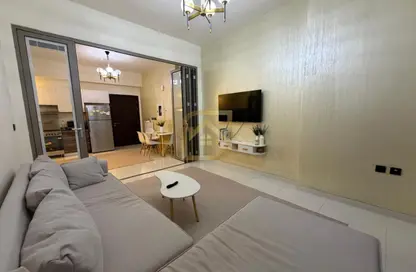 شقة - غرفة نوم - 2 حمامات للايجار في لاونز من دانوب بلوك 3 - لاونز لدانوب - المدينة العالمية - دبي