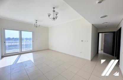 Apartment - 1 - 1 for sale in Mazaya 2 - Queue Point - Liwan - Dubai