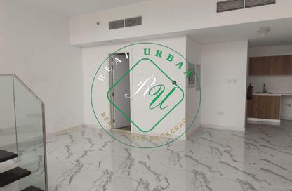 Apartment - 2 Bedrooms - 3 Bathrooms for rent in Oasis Residences - Masdar City - Abu Dhabi