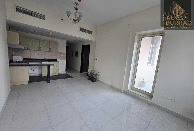 Vacant | Spacious Layout w/ Balcony | Unfurnished photo 3