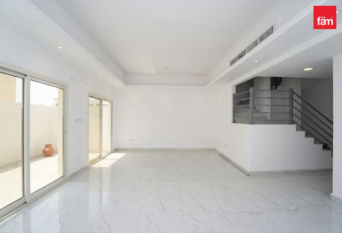 Unfurnished 4br Villa | Spacious Layout | Abu Hail photo 4
