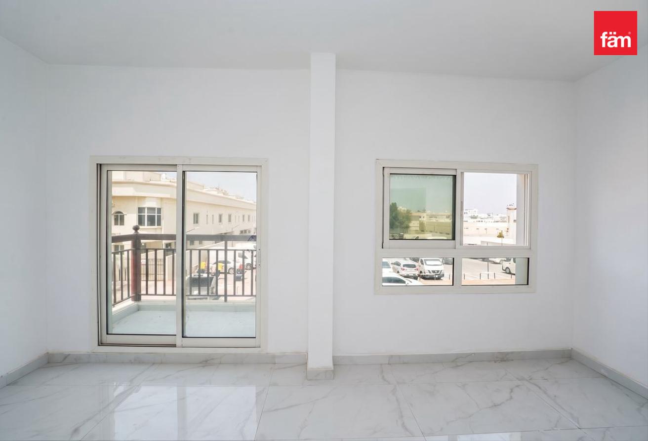 Unfurnished 4br Villa | Spacious Layout | Abu Hail photo 8