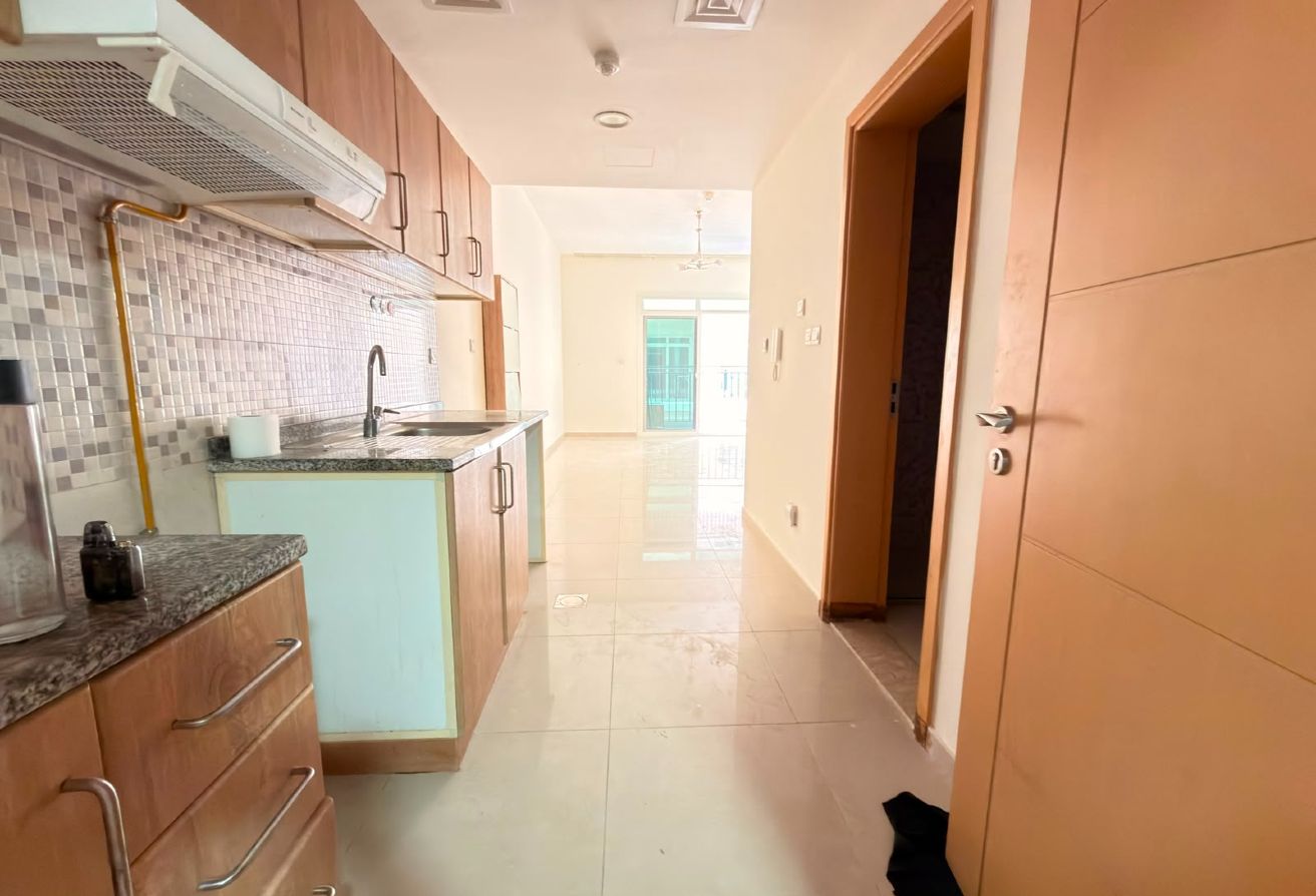 Unfurnished | Open Kitchen | Multiple Chq gallery image