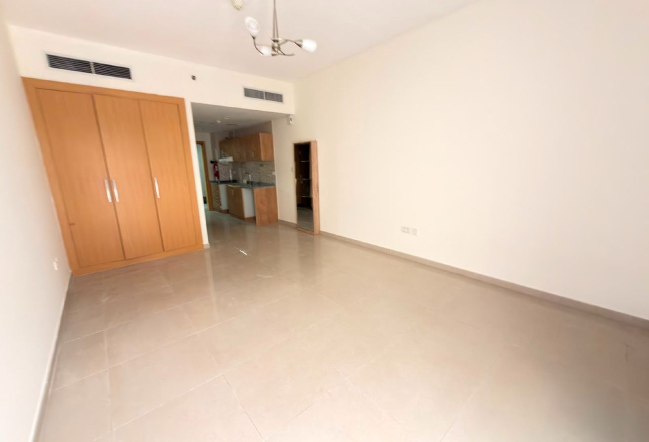 Unfurnished | Open Kitchen | Multiple Chq gallery image