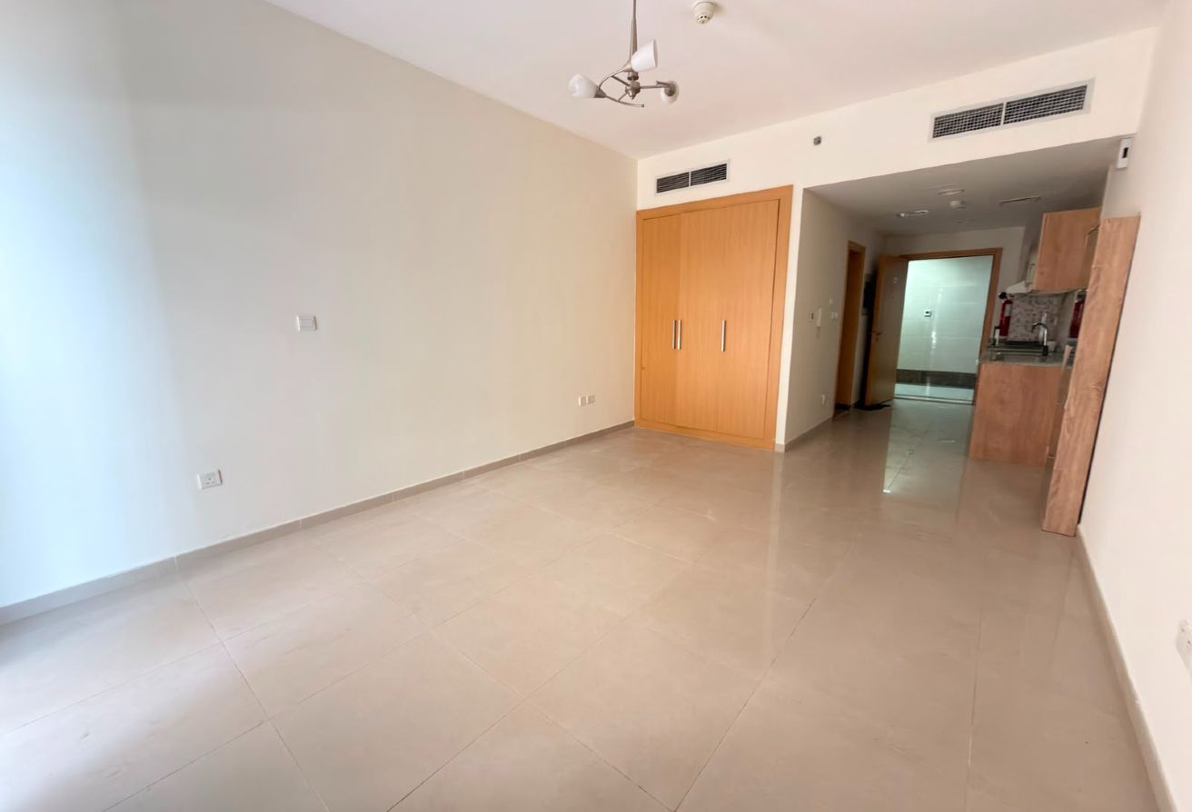 Unfurnished | Open Kitchen | Multiple Chq gallery image
