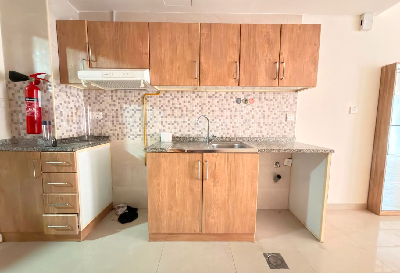 Unfurnished | Open Kitchen | Multiple Chq gallery image