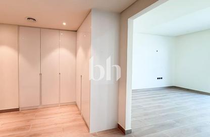 Townhouse - 3 - 5 for rent in California Village - Dubai