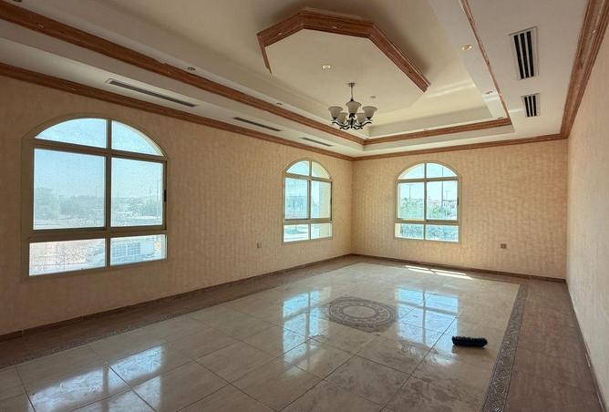 114610212 - Property Image 3