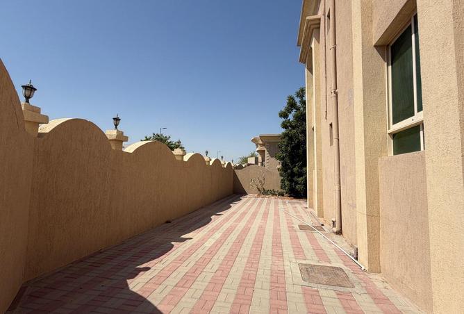 114610212 - Property Image 2