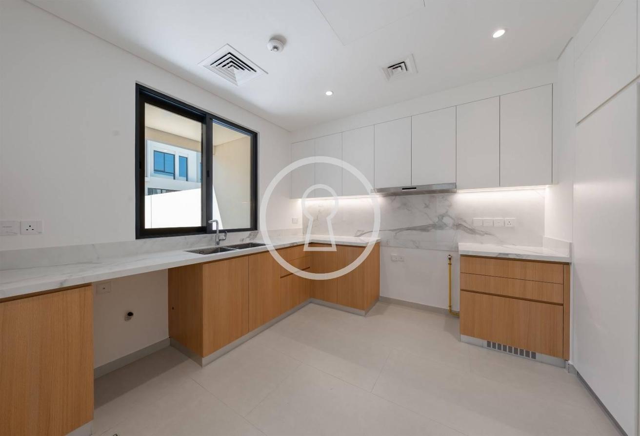 Corner Unit | Big Plot | One Month Free |Brand New photo 5